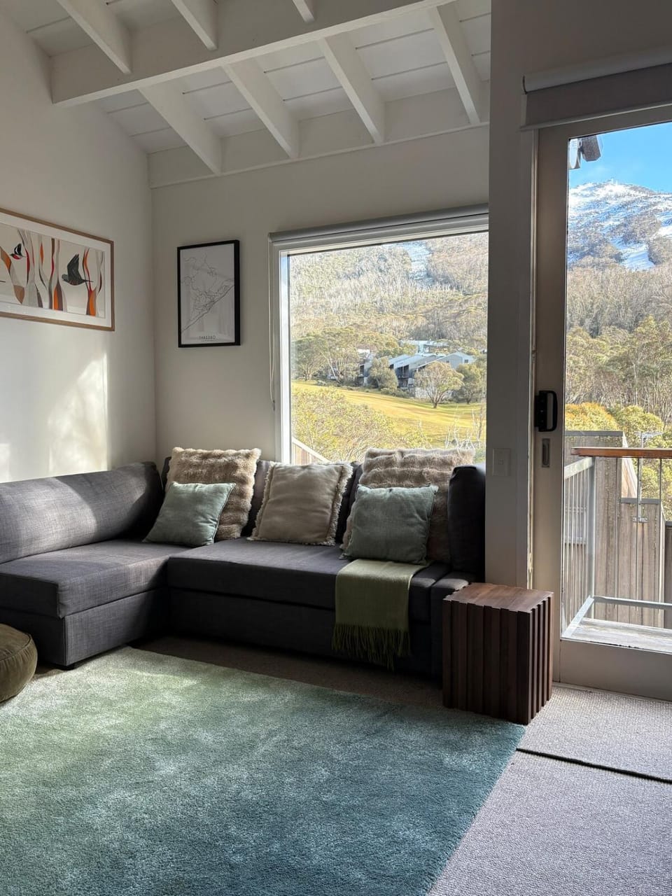 View (from property/room), Living room, Mountain view