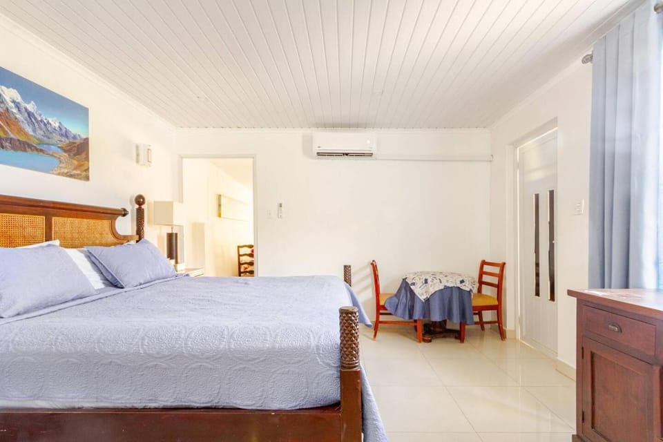 Bed, Bedroom, air conditioner