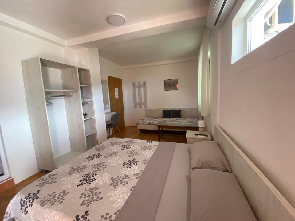 AM studio apartment Bed and Breakfast in Municipality of Ohrid, North Macedonia