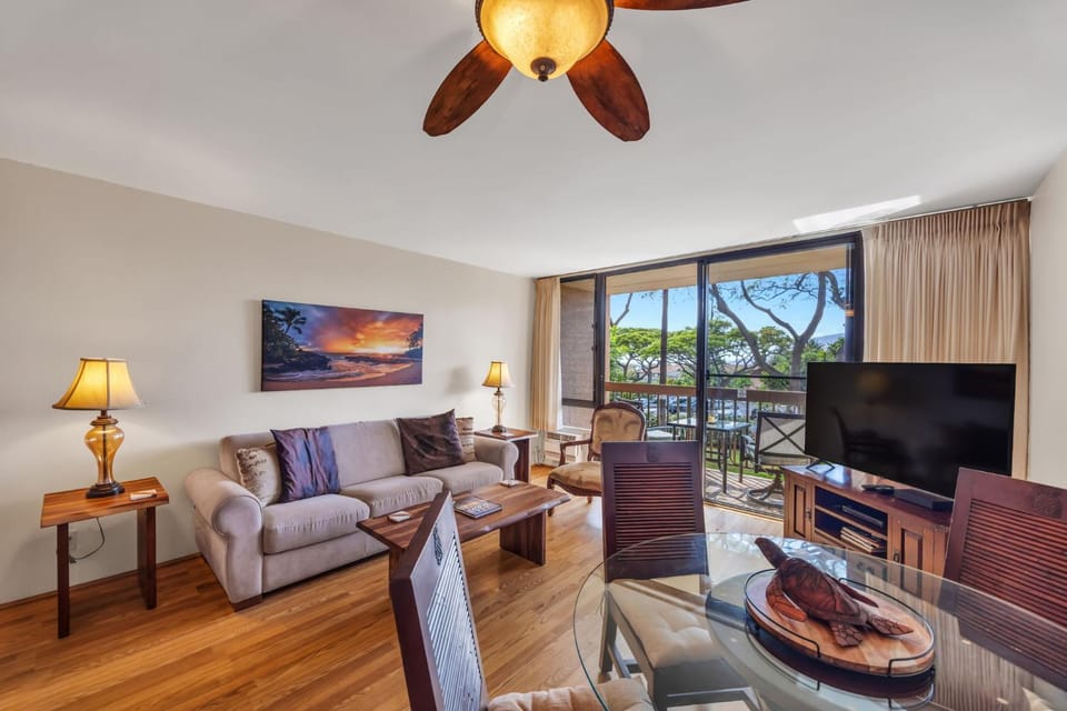 Communal lounge/ TV room, Living room, Seating area