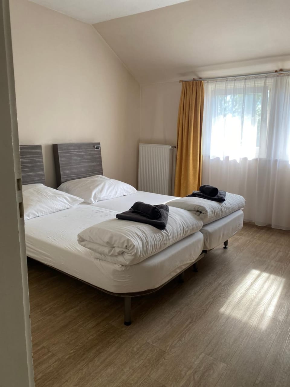 Bed, Photo of the whole room, Bedroom, towels