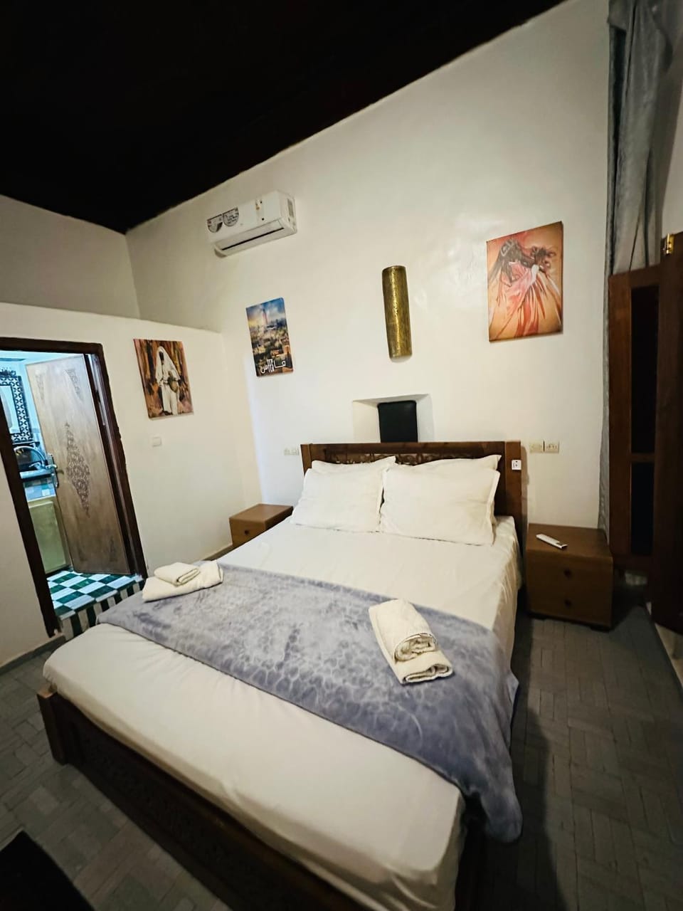 Bed, Photo of the whole room, Bedroom, air conditioner