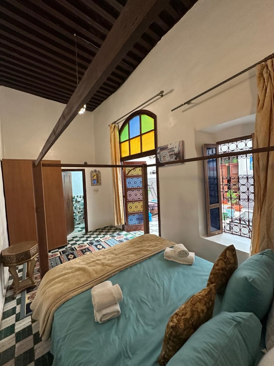 Bed, Living room, Photo of the whole room, Seating area, Bedroom, towels