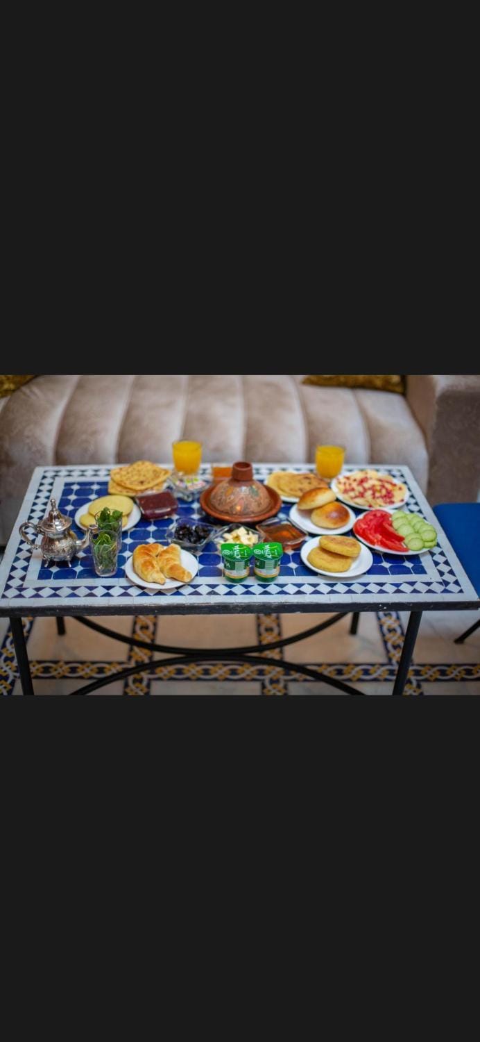 Food and drinks, Seating area, Food
