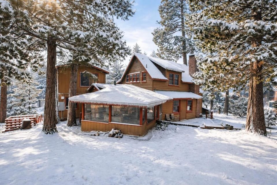 Idyllwild Retreat - Fire Pit, Views, Game Room Villa in Idyllwild-Pine Cove