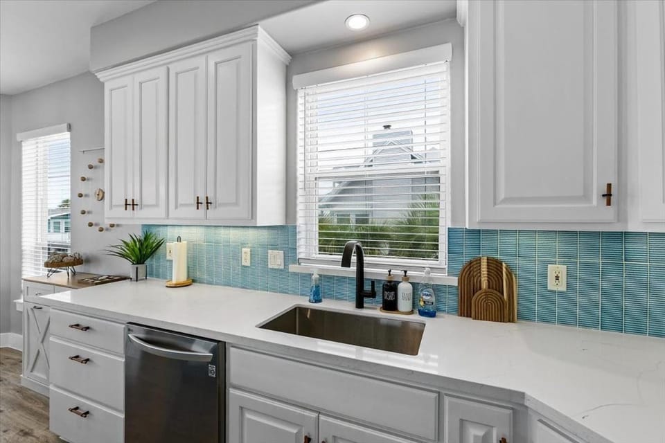 Kitchen or kitchenette, kitchen