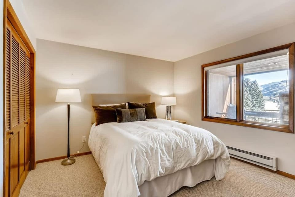Nottingham Lake Condo w Beaver Creek Views House in Avon
