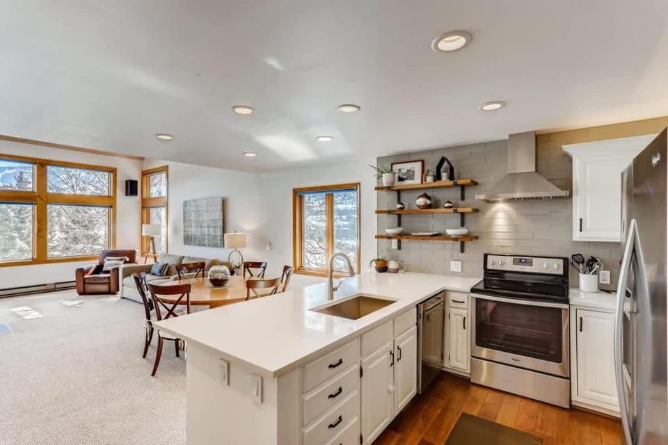 Nottingham Lake Condo w Beaver Creek Views House in Avon