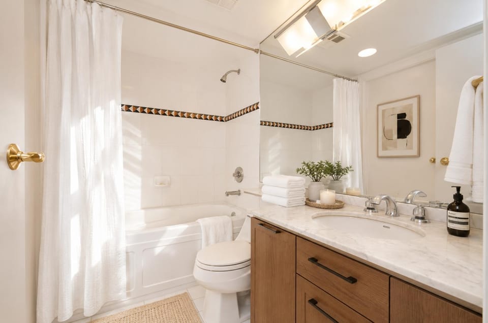 Central Yaletown 2 Bedroom Suite Close to Canada Line Apartment in Vancouver