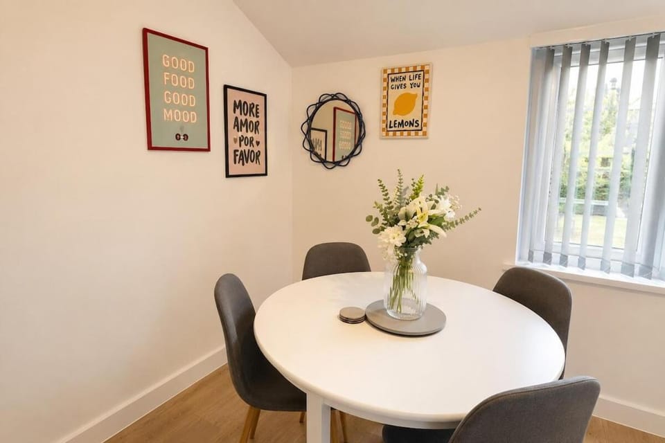 New 3BR House - Parking - Near CBS Arena - UHCW Apartment in Coventry