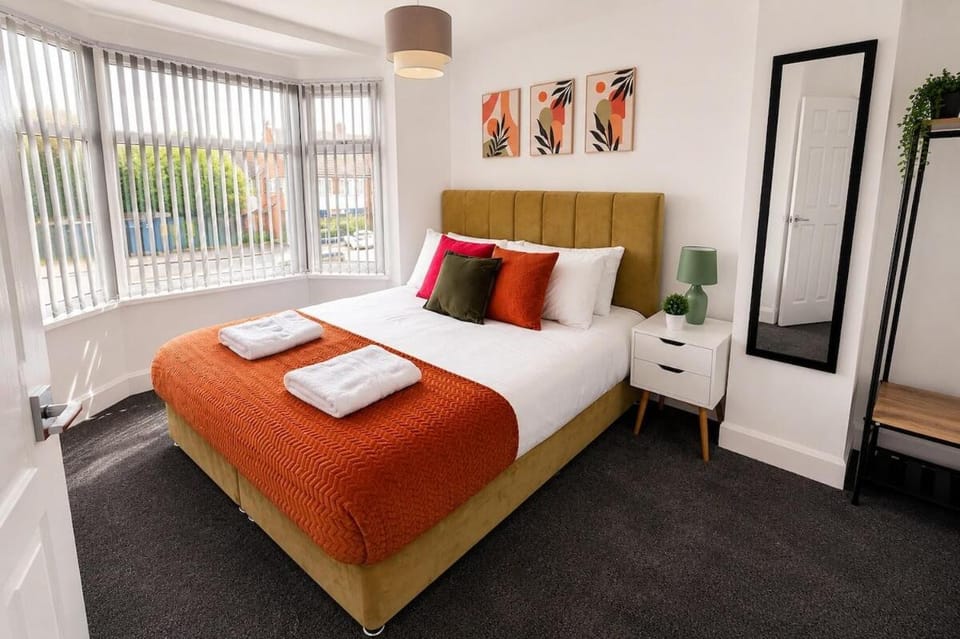 New 3BR House - Parking - Near CBS Arena - UHCW Apartment in Coventry