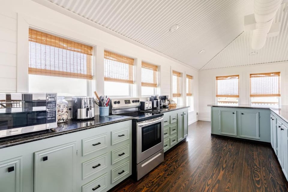 6BR 3Bth Beach House Game Deck Grill 26 Guests House in Bolivar Peninsula