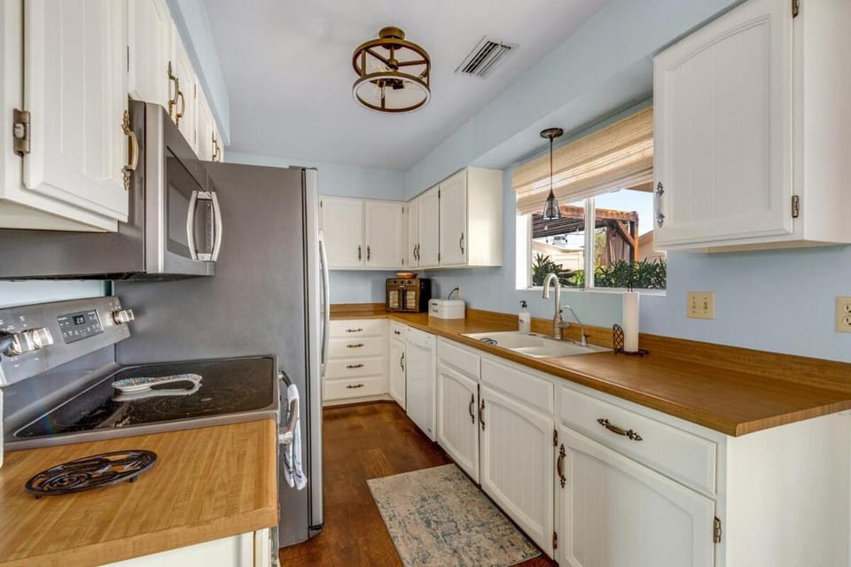 Havasu Winston - Spa, Garage Access, Central Villa in Lake Havasu City