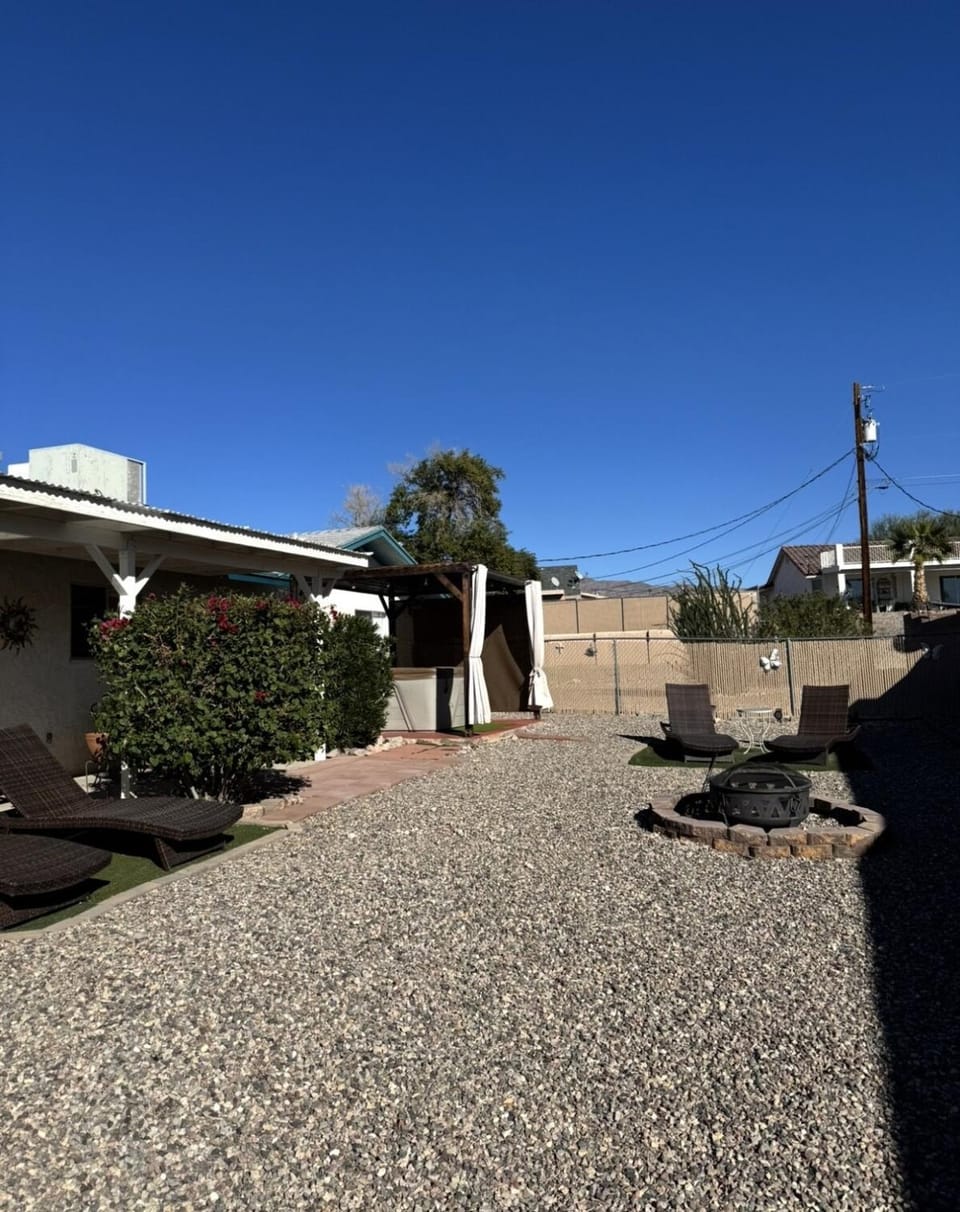 Havasu Winston - Spa, Garage Access, Central Villa in Lake Havasu City