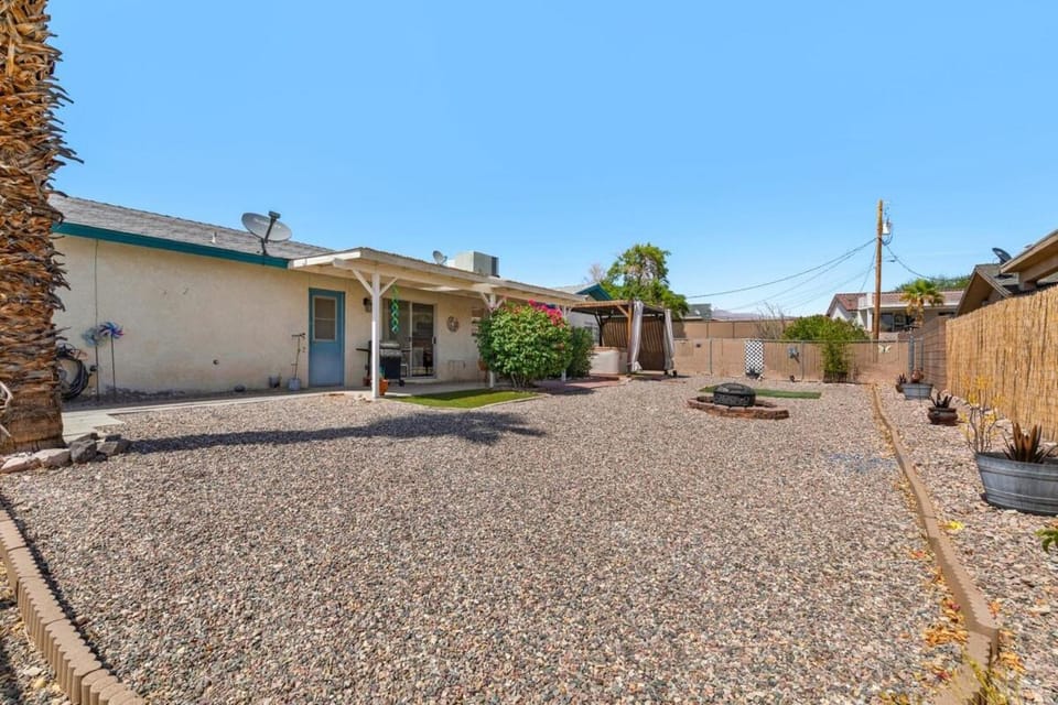 Havasu Winston - Spa, Garage Access, Central Villa in Lake Havasu City