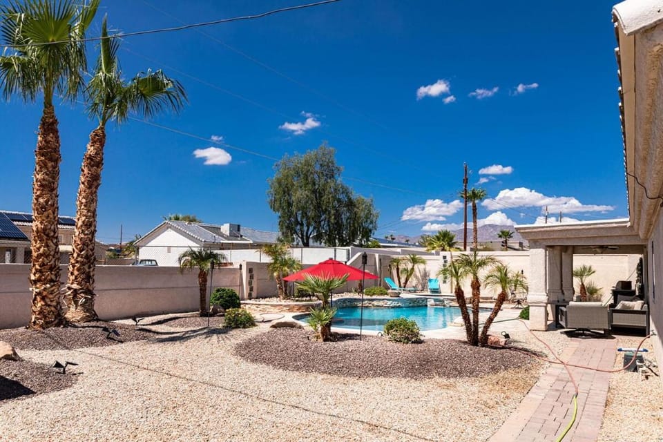 Havasu Tropics - Pool, Spa, Game Room, Sleeps 14 Villa in Lake Havasu City