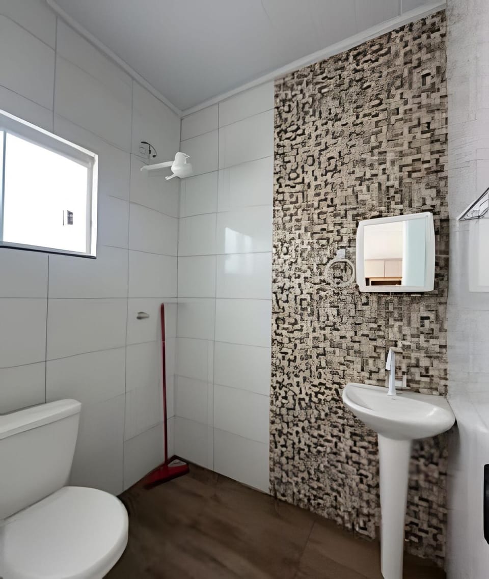 Shower, Toilet