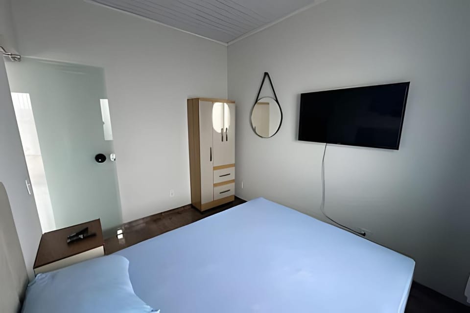 Bed, TV and multimedia, View (from property/room), Bedroom