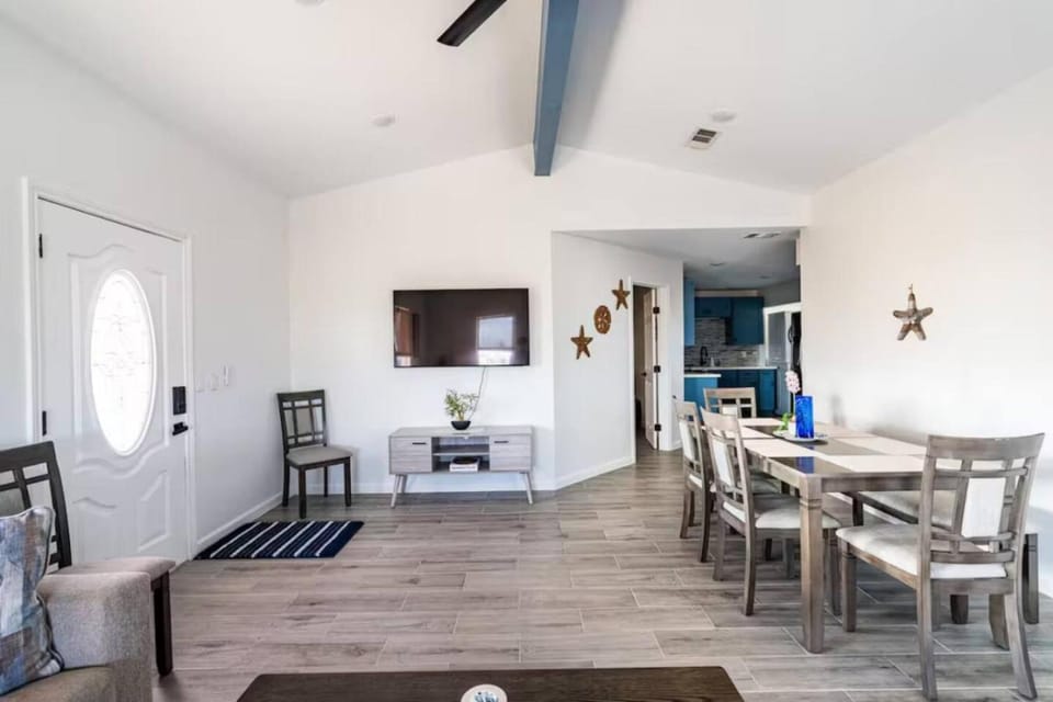 Unit B of Crystal Beach's Premier Triplex 2Bd 1Bth House in Texas City