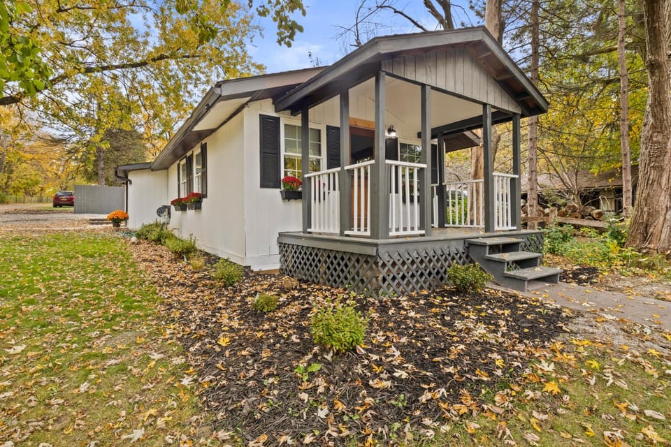 Lovely Ranch By the Lake House in Canandaigua Lake