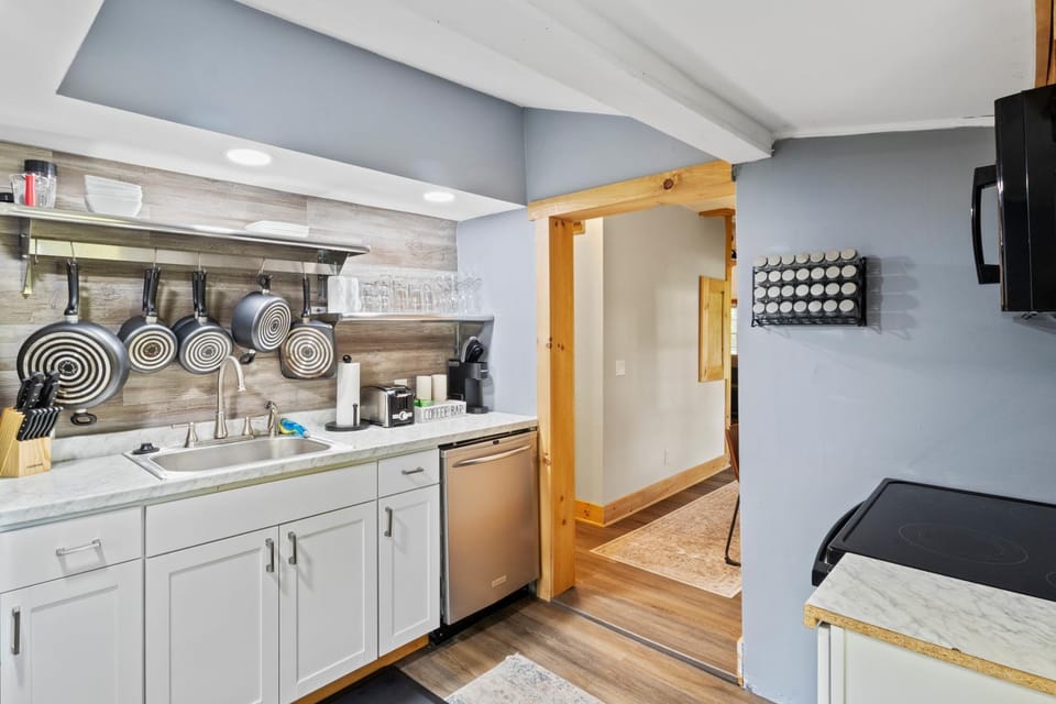 Lovely Ranch By the Lake House in Canandaigua Lake