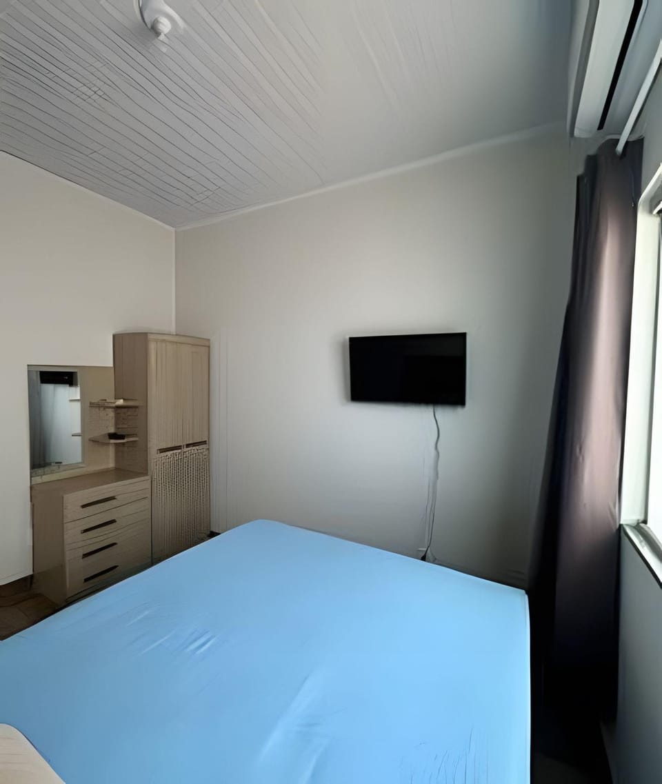 Bed, TV and multimedia, View (from property/room), Bedroom