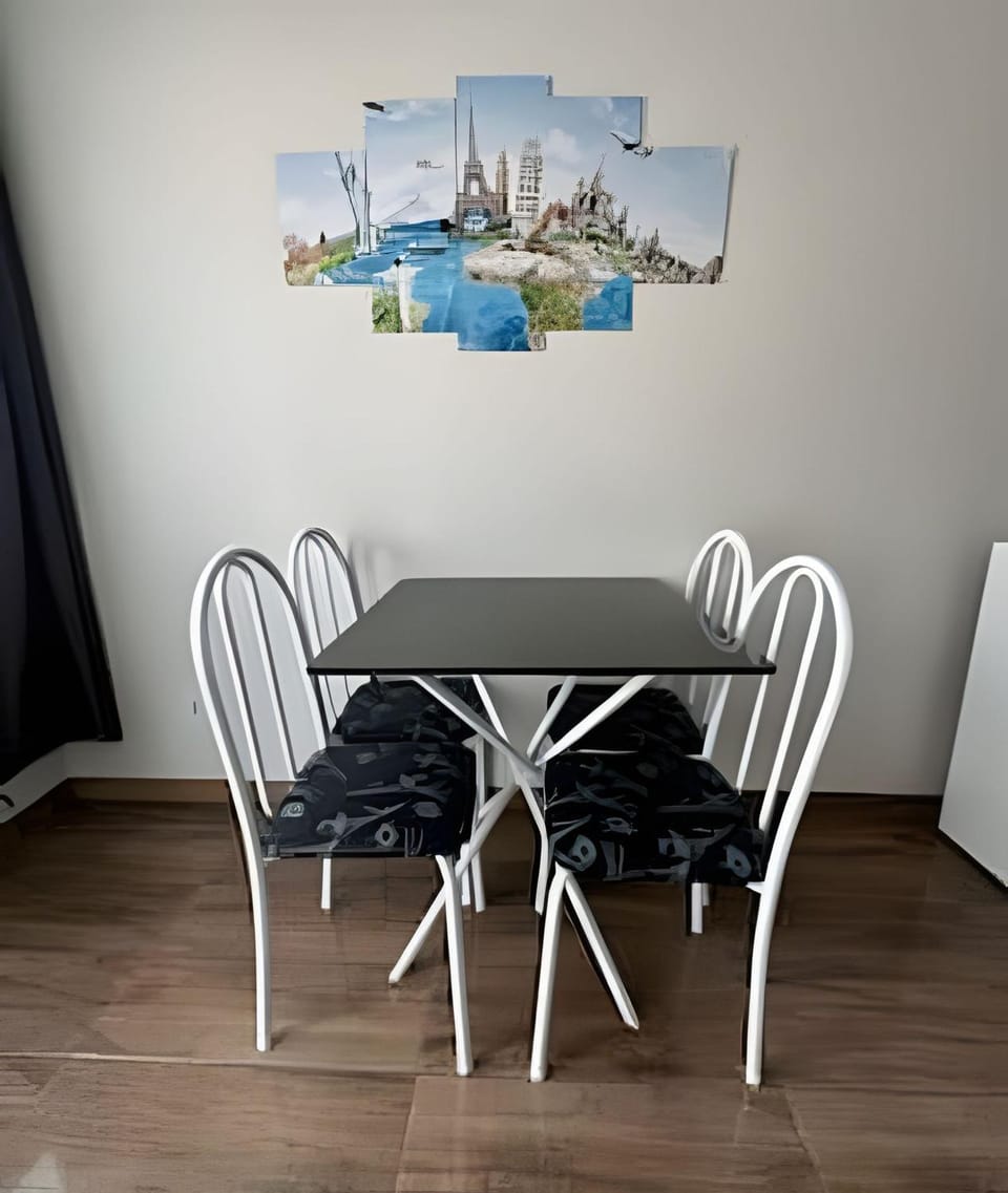 Living room, Dining area, Meals