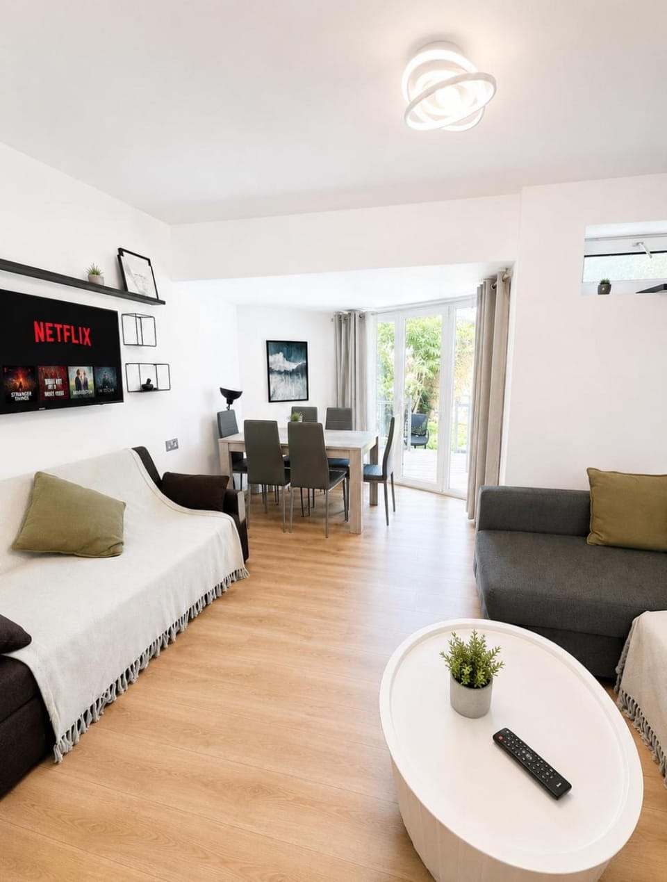 Modern 1-Bed Apartment with Garden Sleeps 5 Elephant and Castle Apartment in London Borough of Southwark