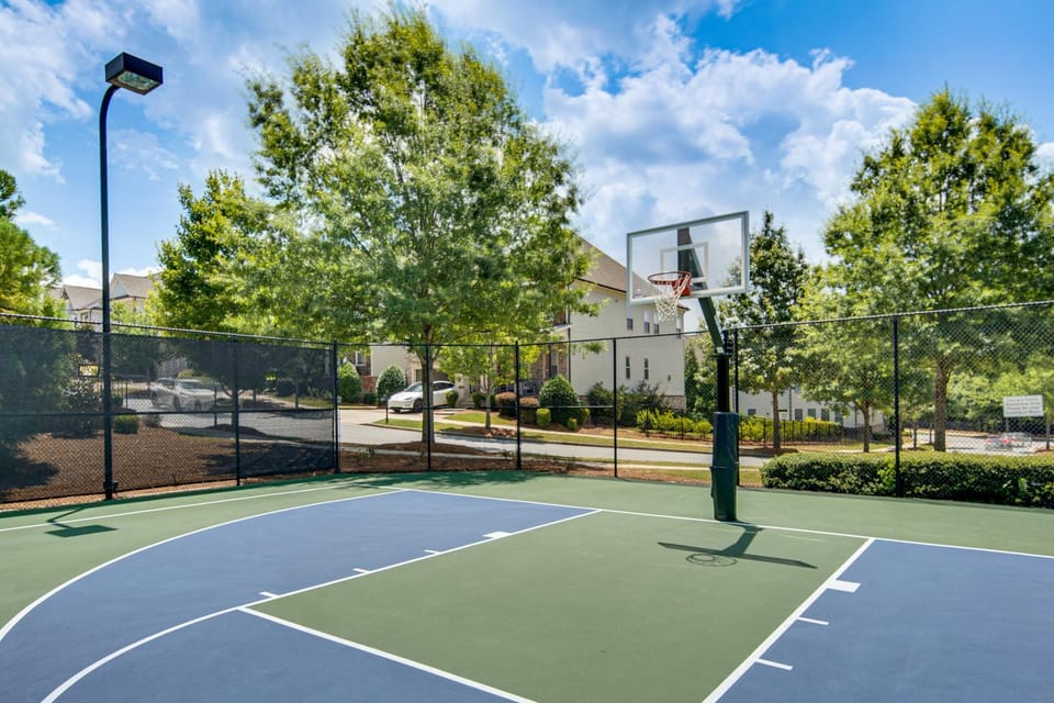 Executive 5BR Stay in Duluth w/ Pool Access House in Johns Creek