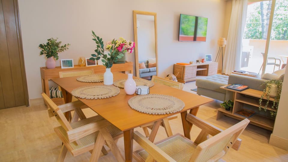 Living room, Dining area