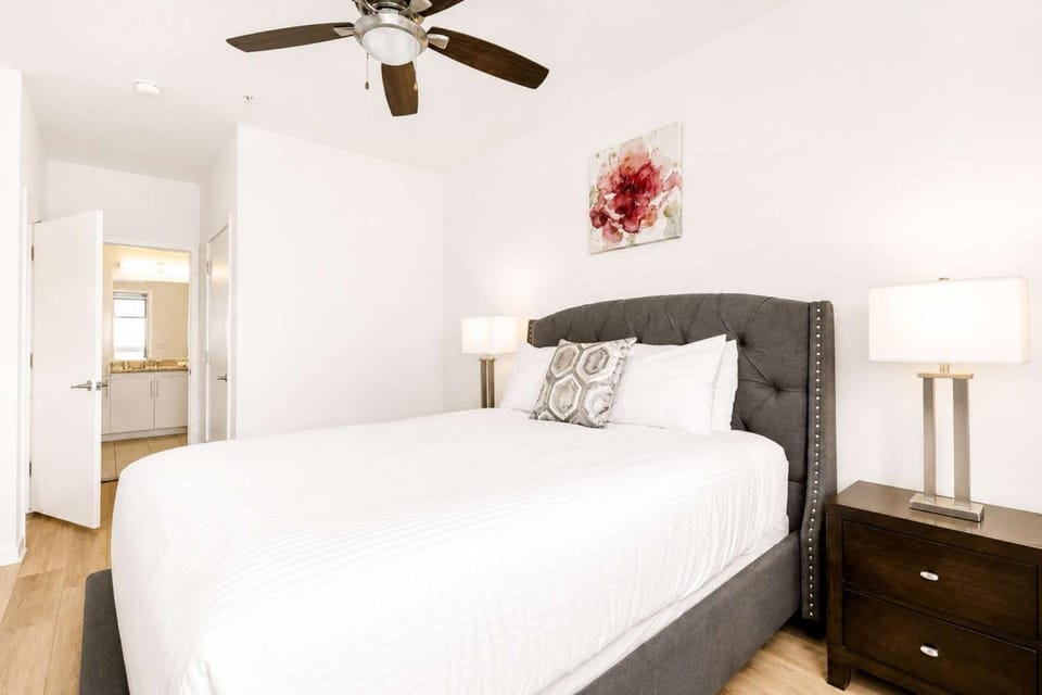 Luxury Apt Downtown with Pool & Gym Apartment in Stamford