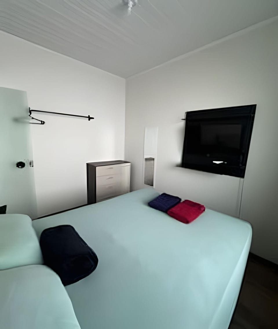 Bed, TV and multimedia, View (from property/room), Bedroom