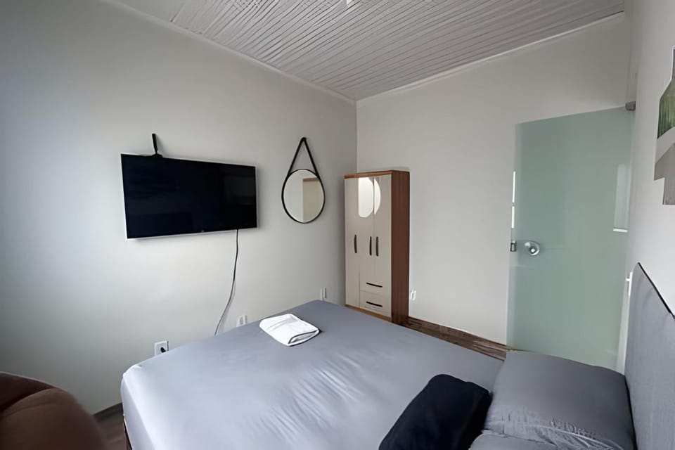 Bed, TV and multimedia, View (from property/room), Bedroom