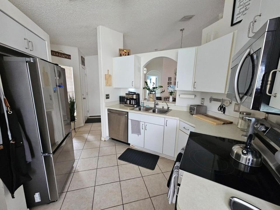 Beach, Shops & EV Charger House in Palm Coast