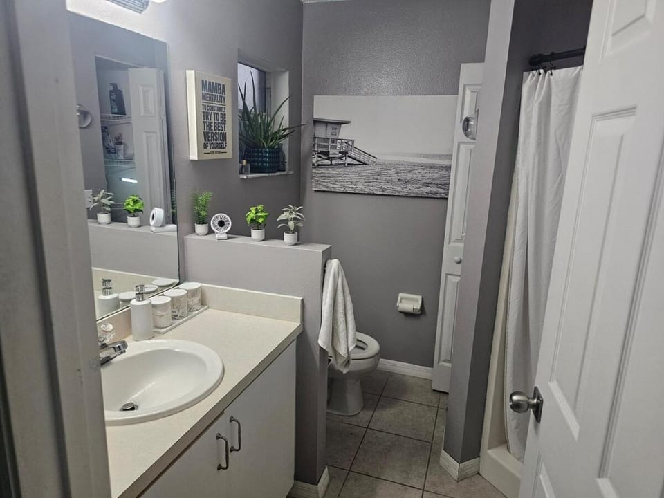 Beach, Shops & EV Charger House in Palm Coast