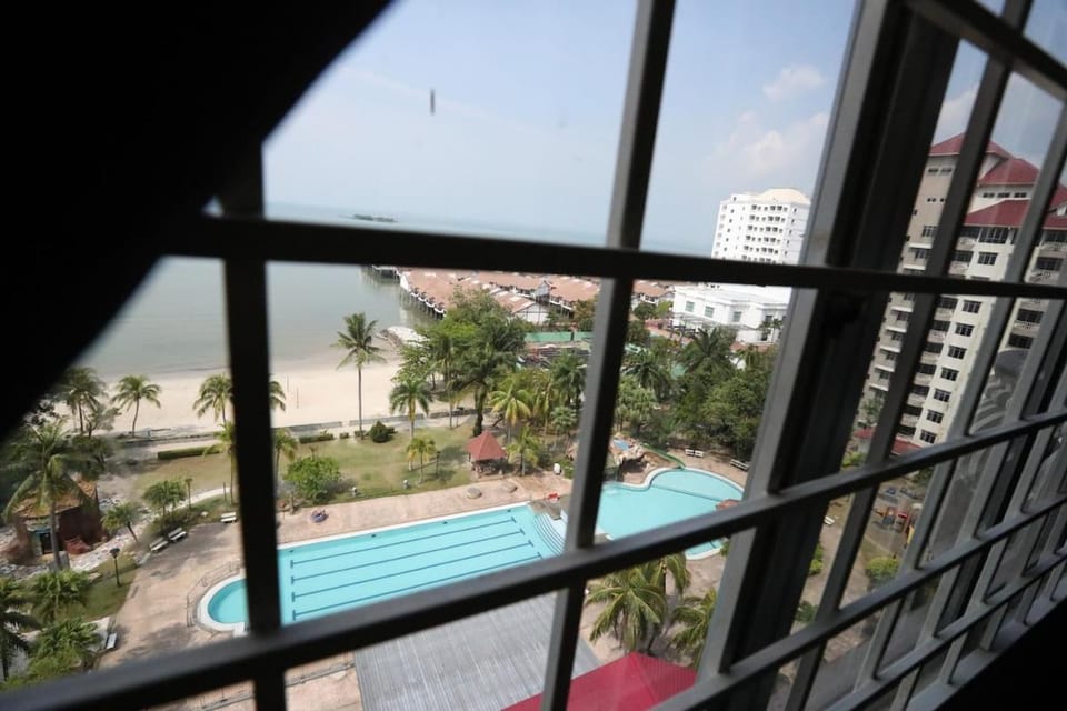 Day, Natural landscape, View (from property/room), Balcony/Terrace, Pool view, Sea view, Swimming pool