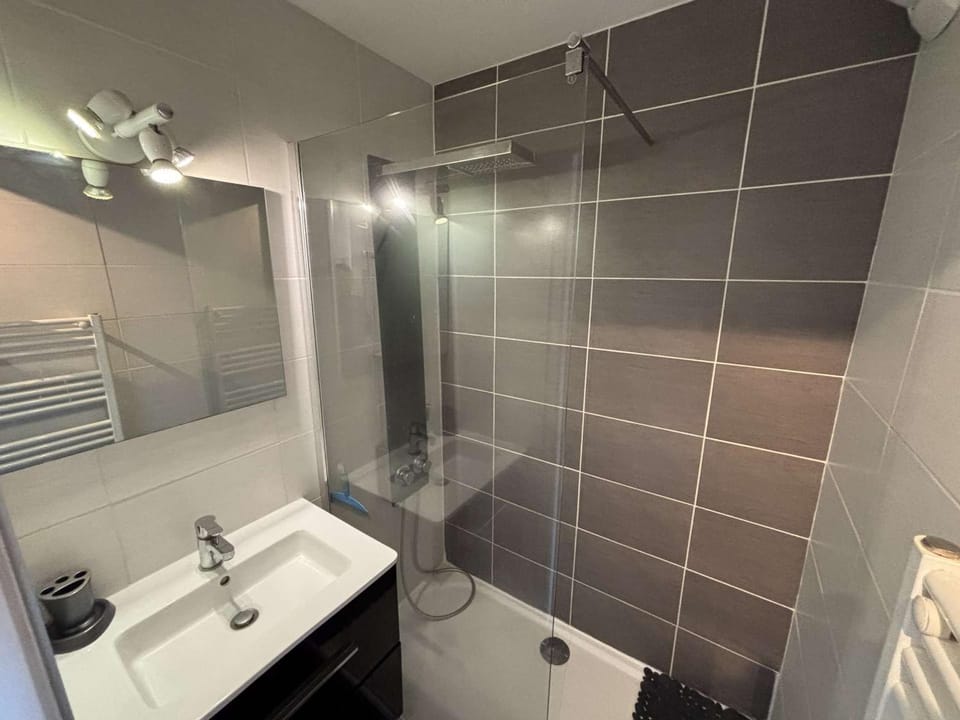 Appartement cosy avec parking, vue mer - 4 pers. - FR-1-845-43 Apartment in Sanary-sur-Mer