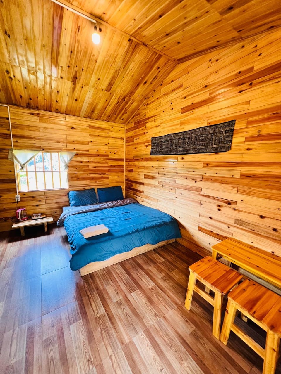 Bed, Seating area, Bedroom