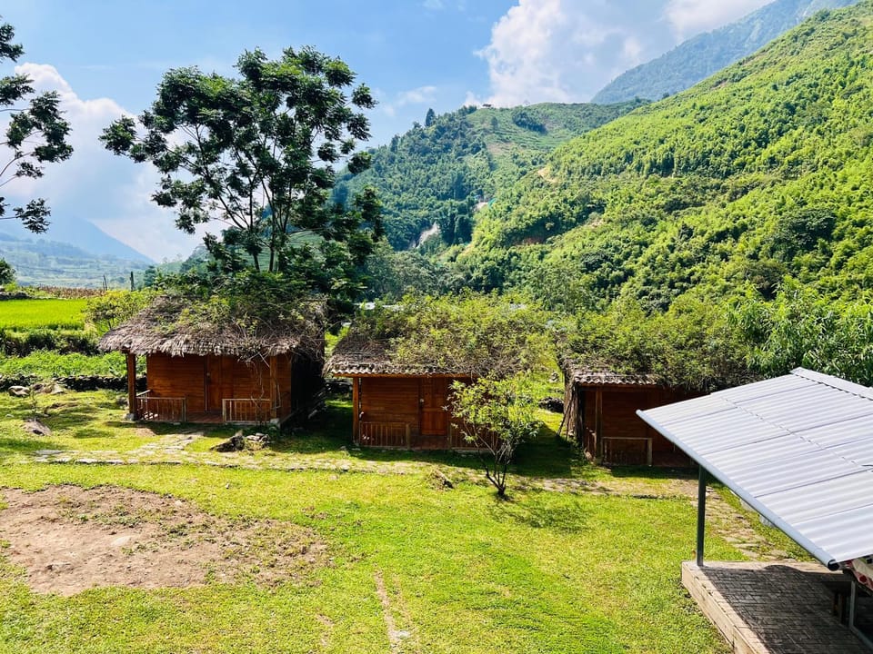 Property building, Day, Natural landscape, Mountain view