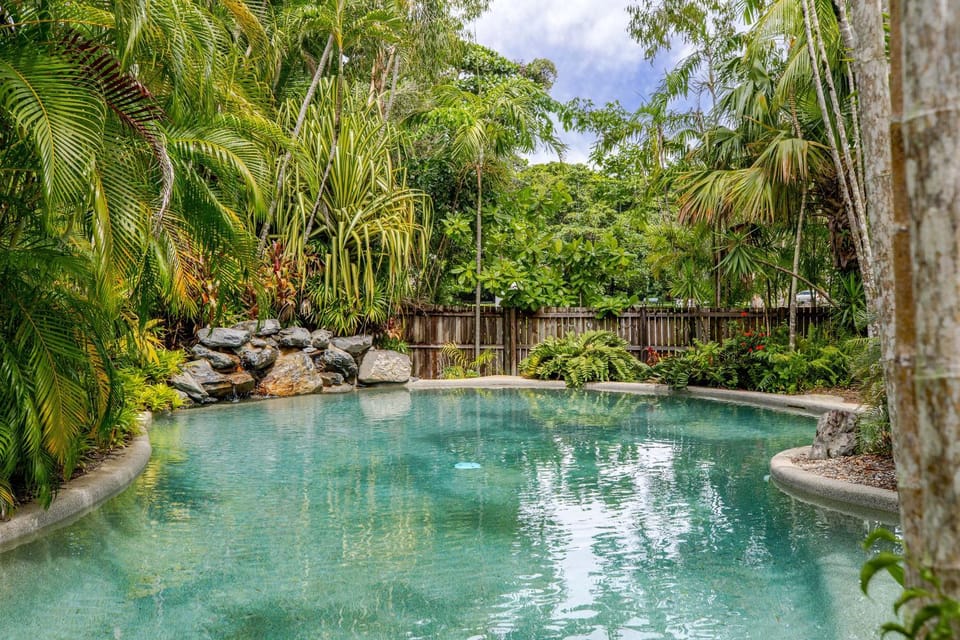 Apt 21 Retreat - Pool View, Walk to Town & Beach Apartment in Port Douglas