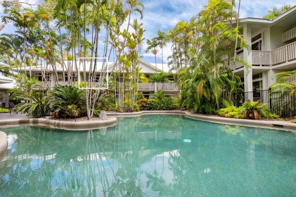 Apt 21 Retreat - Pool View, Walk to Town & Beach Apartment in Port Douglas