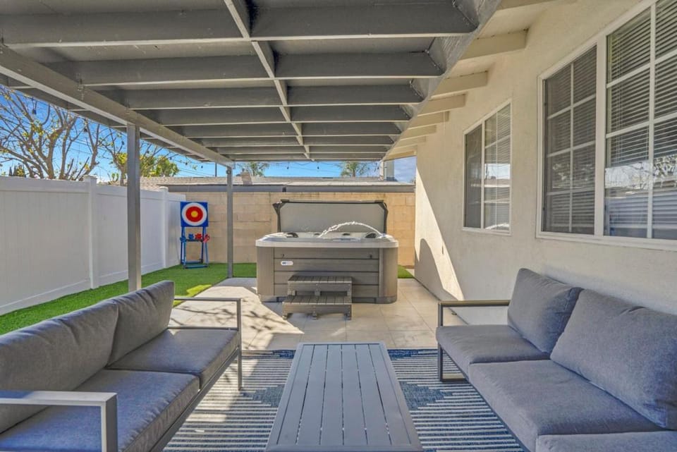 Snow White Sanctuary, 8 minutes to Disneyland and Convention Center House in Anaheim