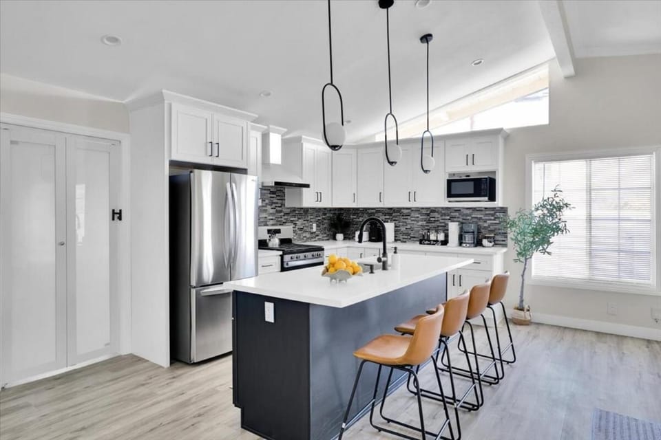 Snow White Sanctuary, 8 minutes to Disneyland and Convention Center House in Anaheim