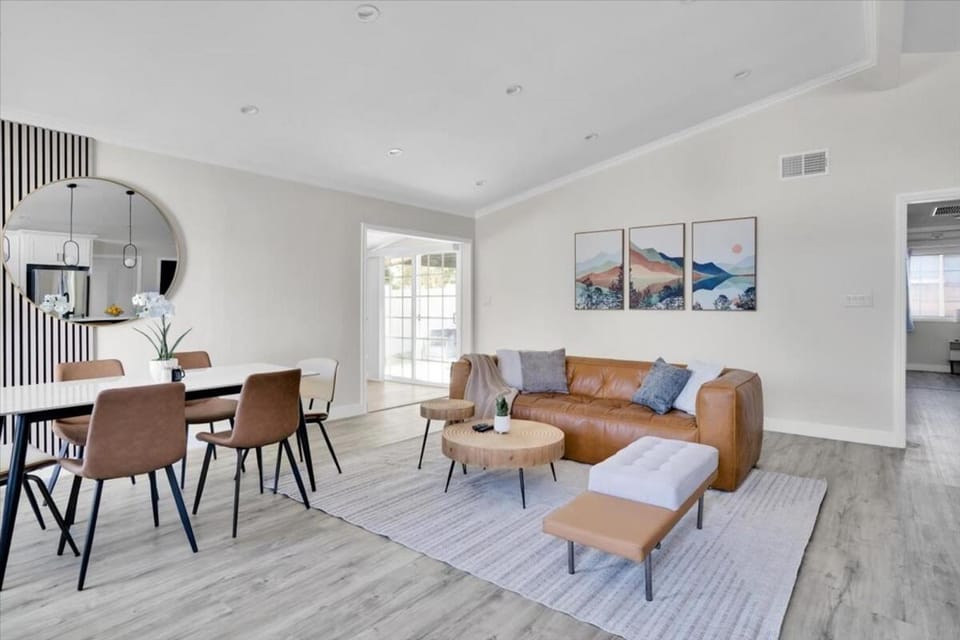 Snow White Sanctuary, 8 minutes to Disneyland and Convention Center House in Anaheim