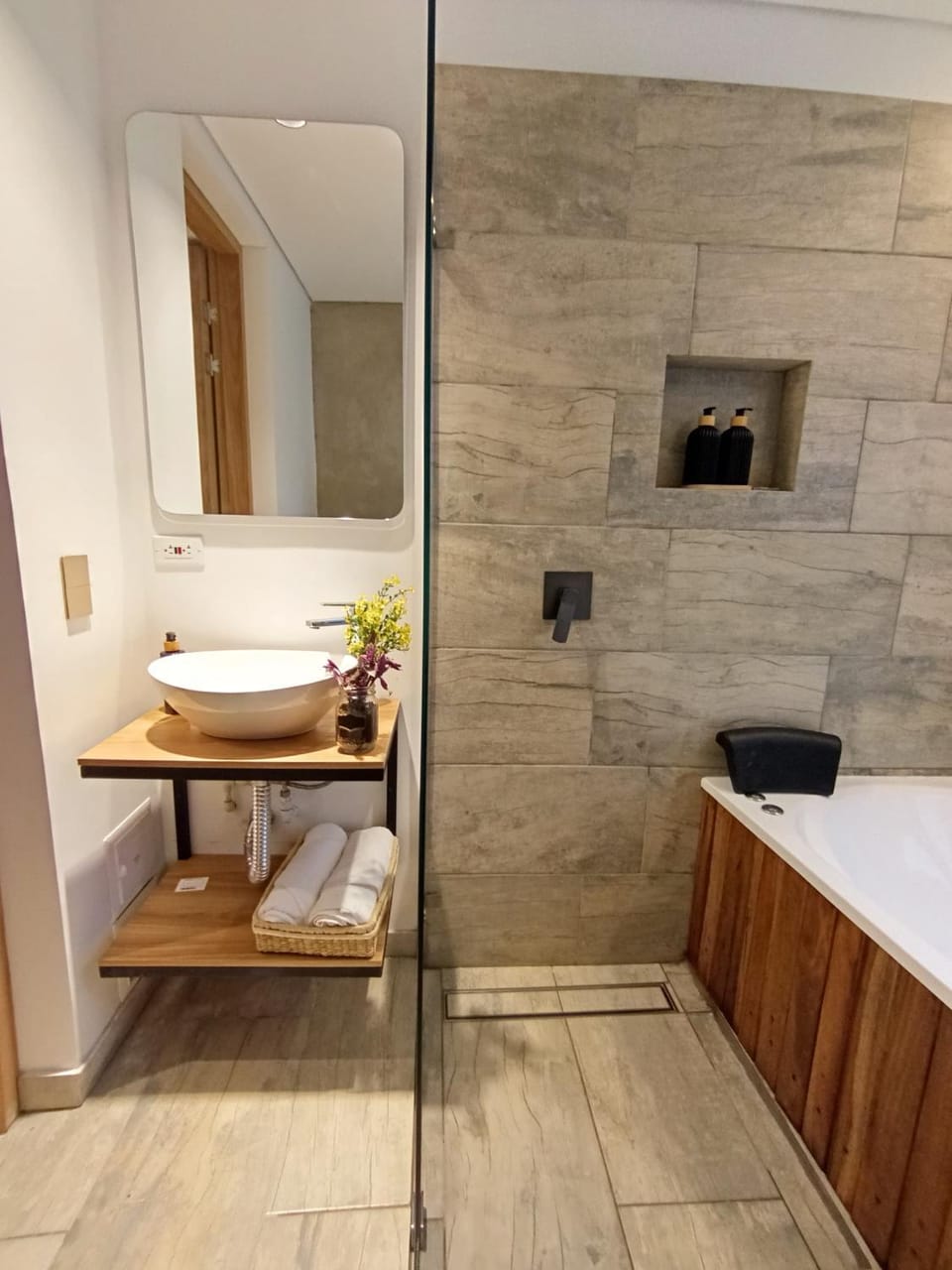 Shower, Hot Tub, Bathroom