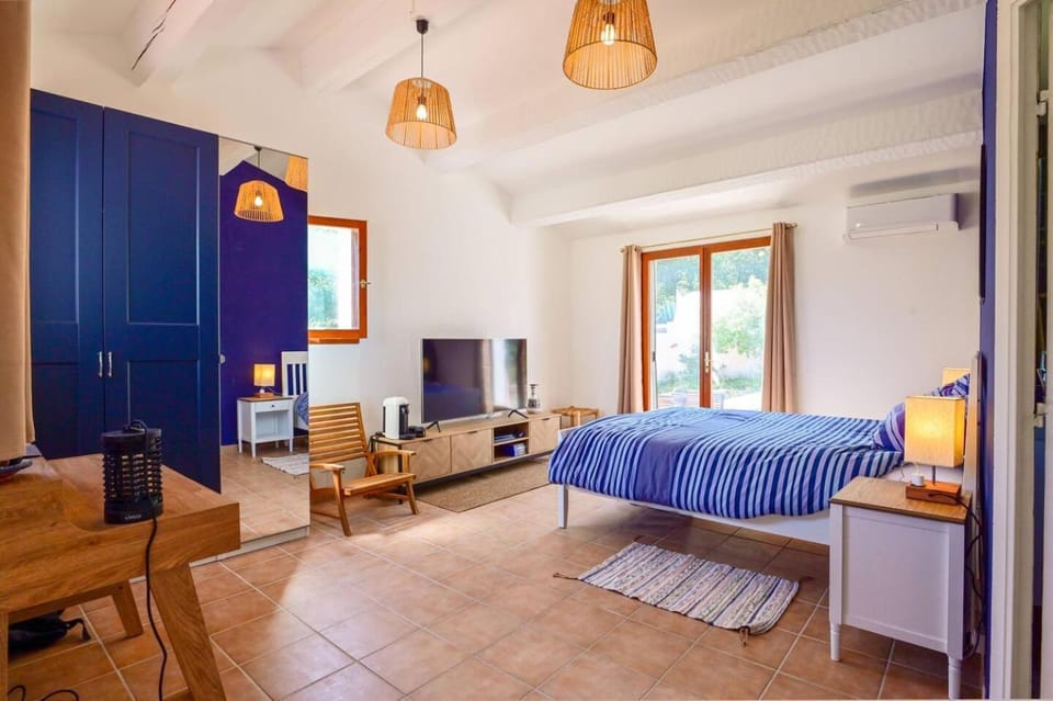 Domaine de l'Issole - Domaine privé, 4 étoiles, 16-26pax, AC spa & piscine 15x7 Villa in French Riviera