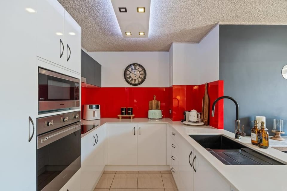 Bayside King Pad Apartment in Hervey Bay