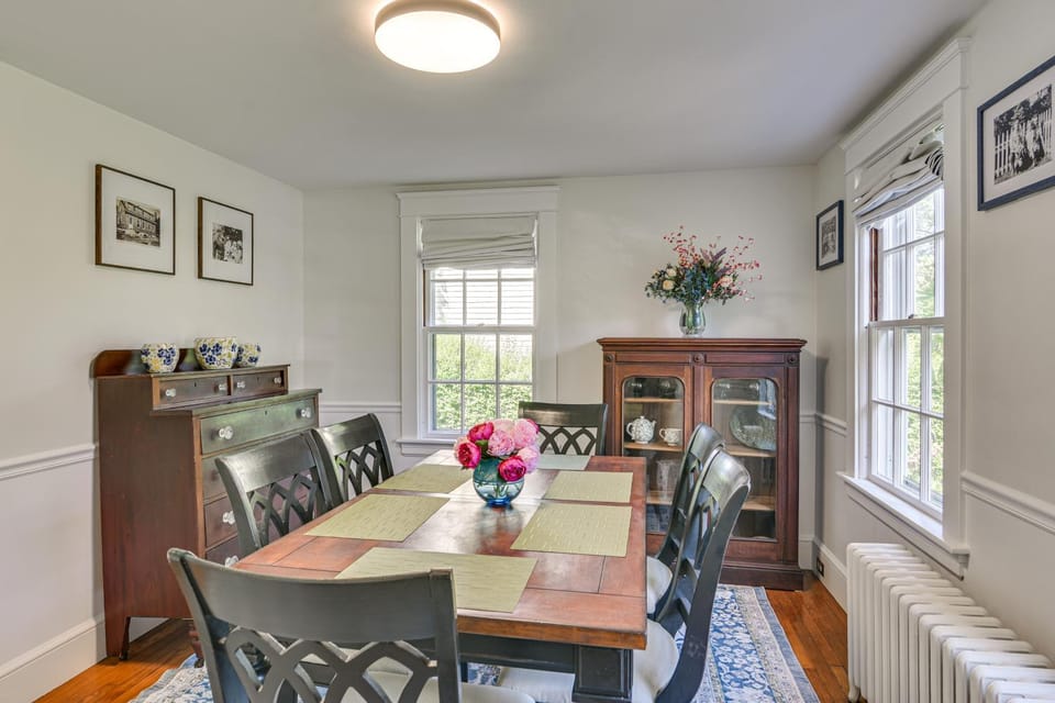 Serene Coastal Getaway: 2 Mi to Newport & Beaches House in Newport