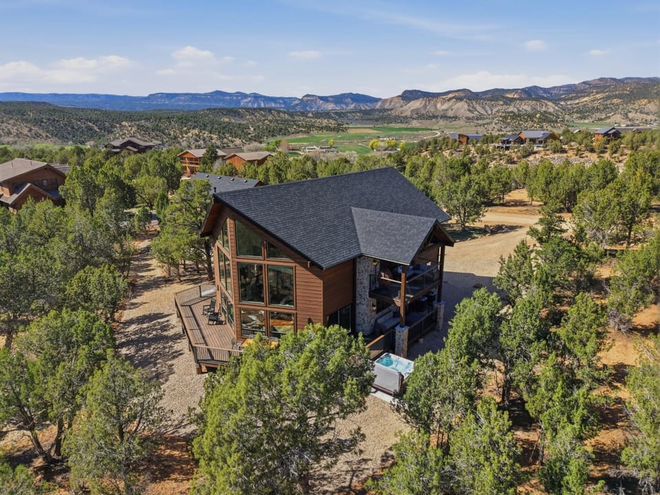 Zion East Luxury, Private Hot Tub and Fire Pit House in Orderville