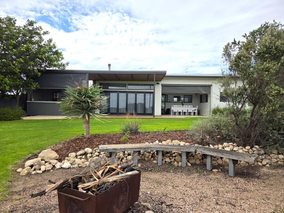 Salty Smiles House in Port Hughes